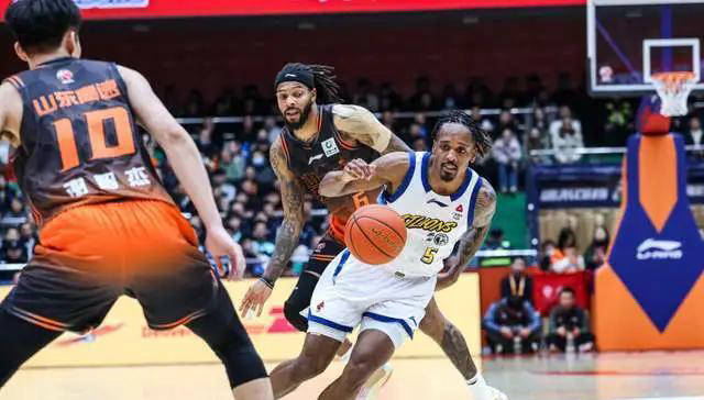 从风云突变犹他爵士国际比赛日主帅复盘到广厦男篮豪取连胜备战欧篮联，芝加哥公牛围绕欧冠更衣室发声的简单介绍